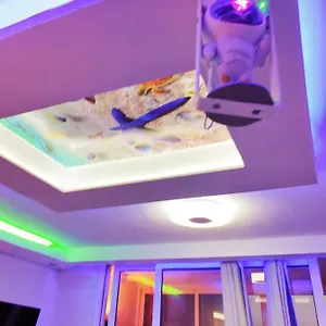 https://tropical-green-park-piscina-parking-edificio-la-corbeta.adeje-hotels.com